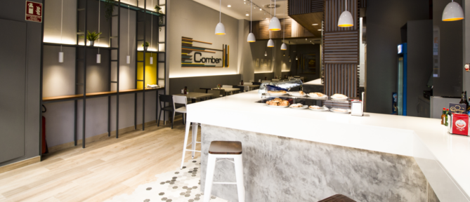 MOBILIARIO A MEDIDA EN HAMBURGUESERÍA